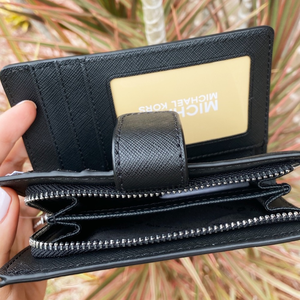 SALE‼️‼️ 👜👛-NWT Michael Kors Bifold Wallet - Picture 5 of 8